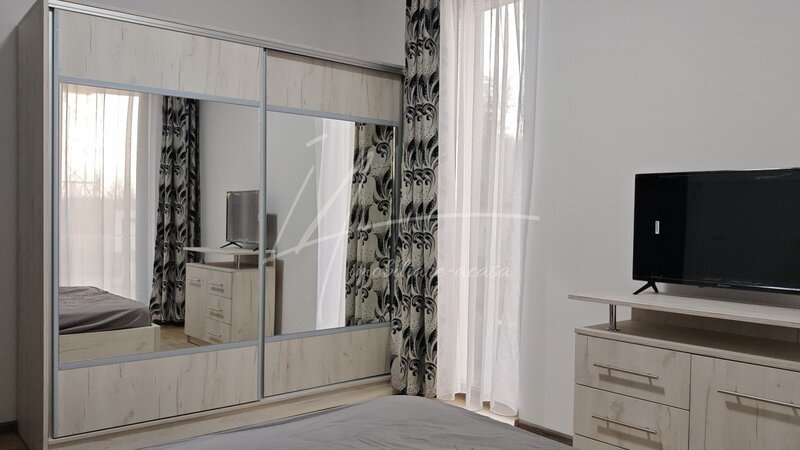 Budeasa Mare vila pe malul lacului, zona verde, finisaje superioare, complex de vile