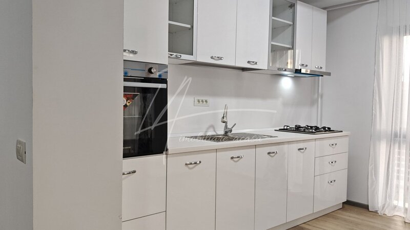 Budeasa Mare vila pe malul lacului, zona verde, finisaje superioare, complex de vile